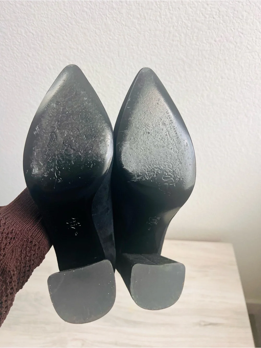 Alice + Olivia Black Suede Pointed Toe Block Heel Pumps Size 8